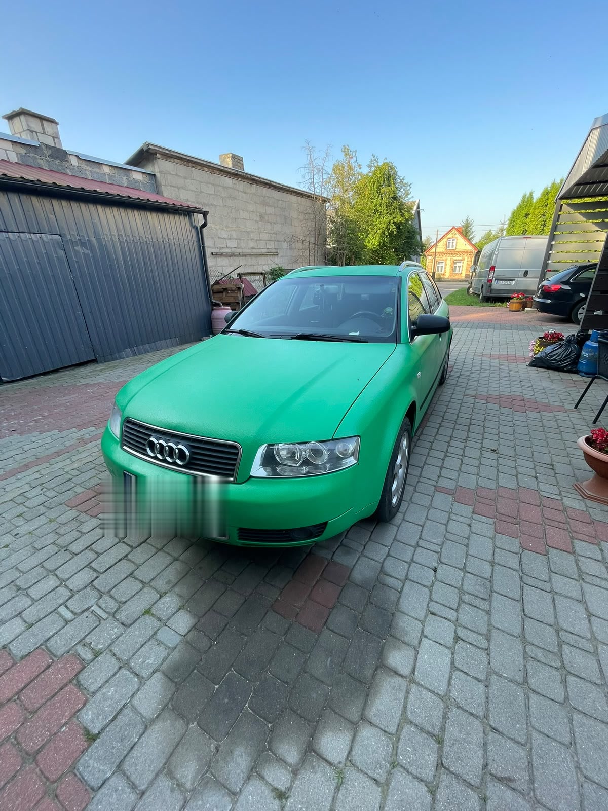 Całe Audi A4 Avant w zielonym ARMOR COLOR